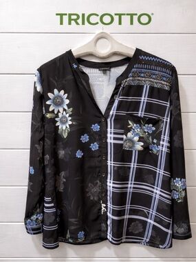 TRICOTTO blue Florals blouse size XL